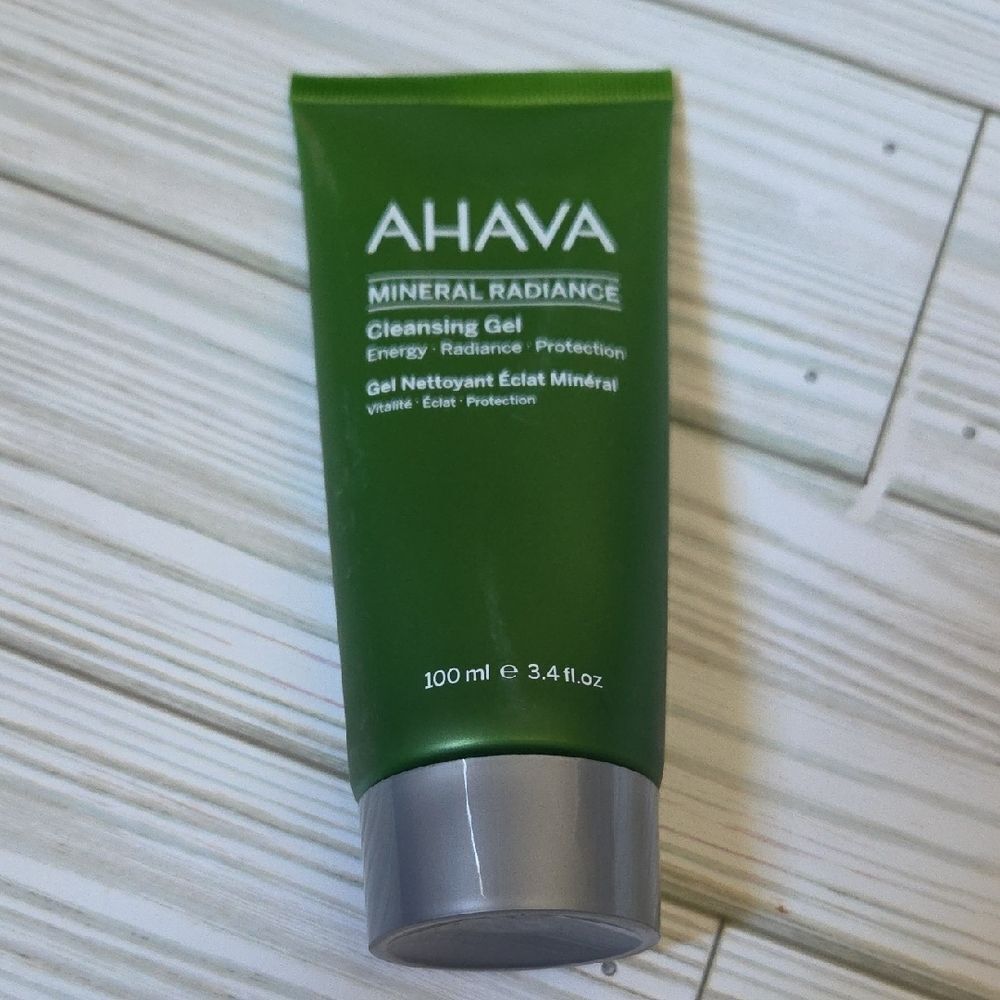 AHAVA Mineral Radiance Gel in Green with Silver Cap - Picture 1 of 5